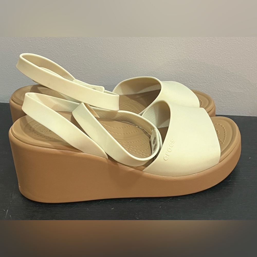 NWOT CROCS Women's Brooklyn Ankle Strap Cream and Brown Wedge Sandals - Picture 11 of 13
